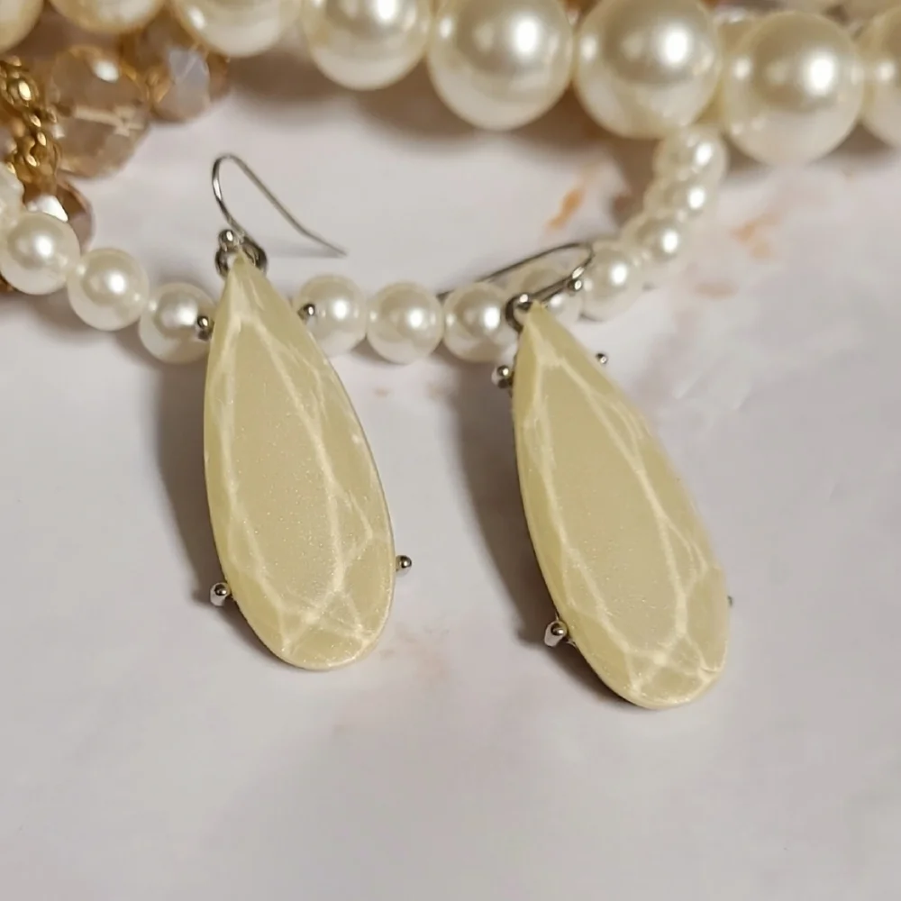 Irresdescent Ivory Teardrop Dangle Silver Earrings